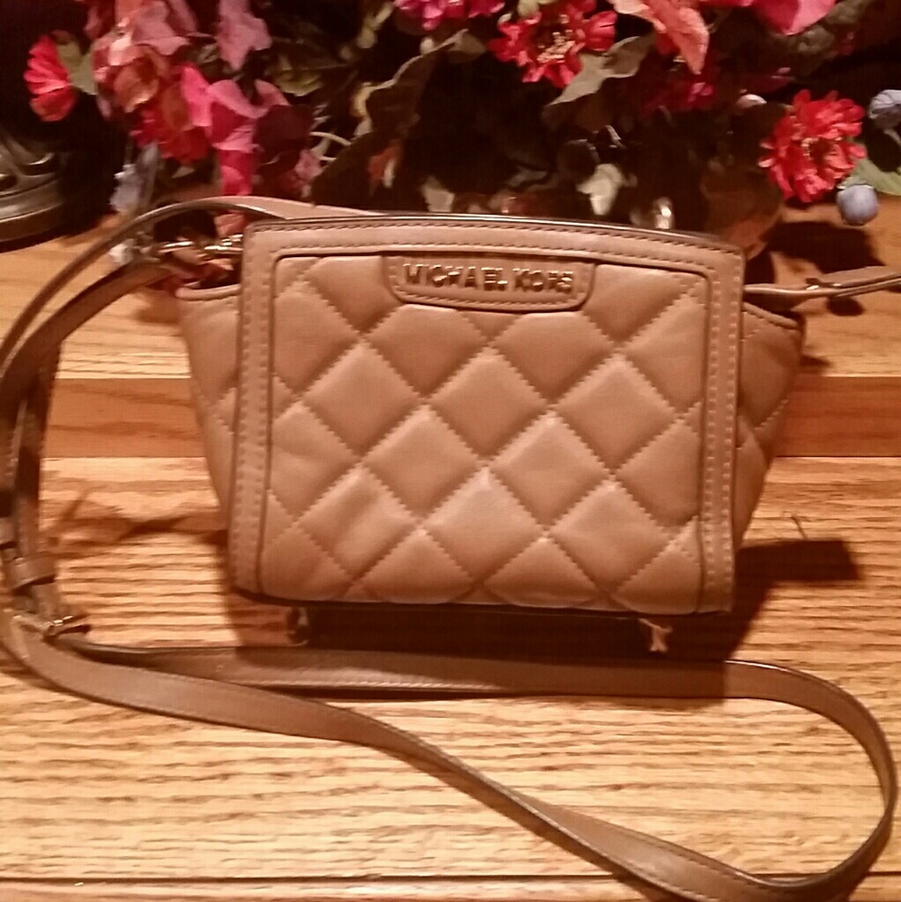 MICHAEL KORS QUILT TAN SM crossbody